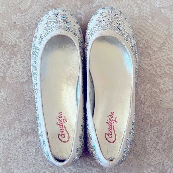 Never Worn Candie’s Girl Bejeweled Rounded Toe Formal Slip On Flats Beaded Gems - Picture 12 of 14